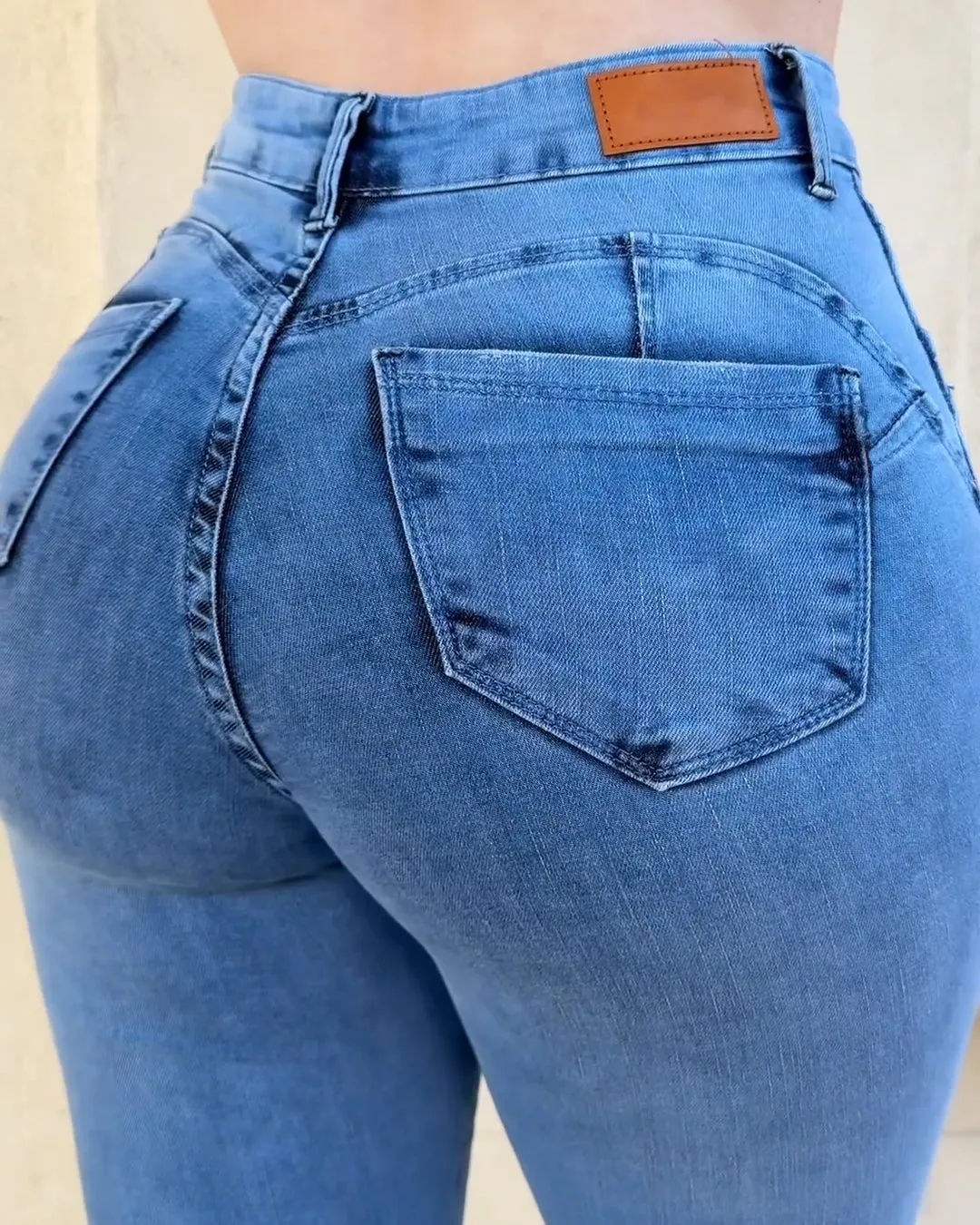 Hochgeschnittene Schlank-Figur Jeans