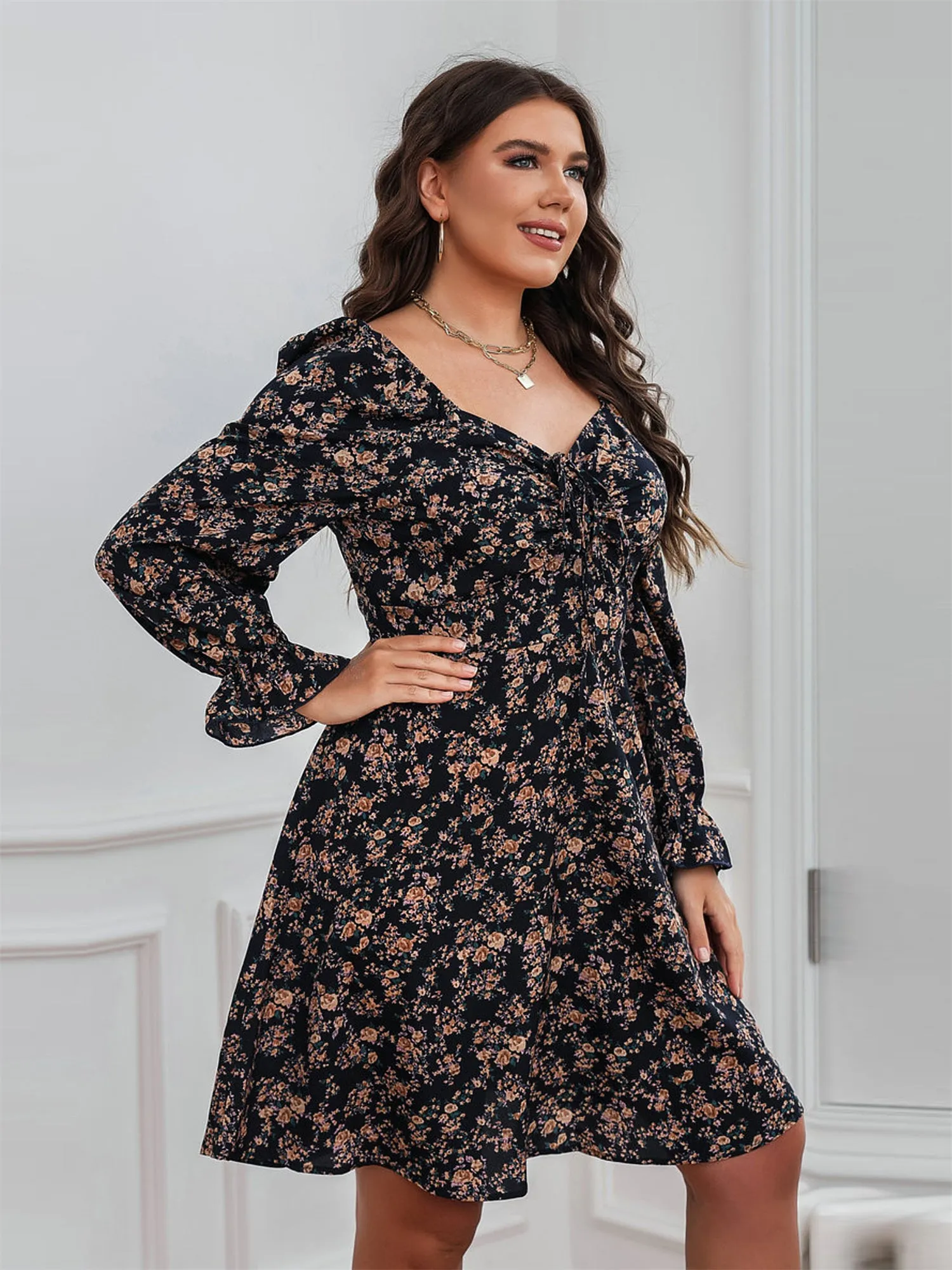 Midsize Sweetheart Neck Floral Midi Dress