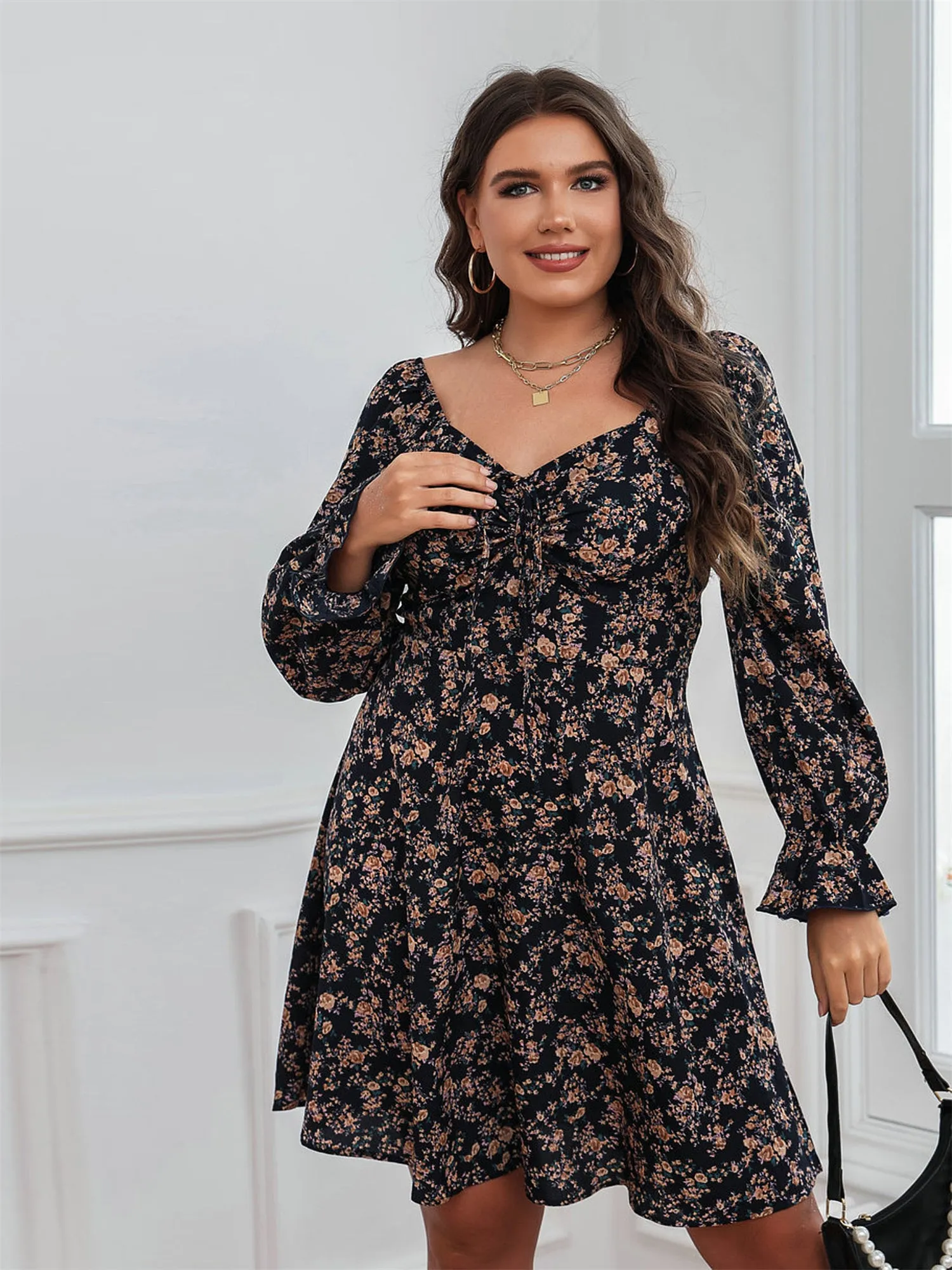 Midsize Sweetheart Neck Floral Midi Dress