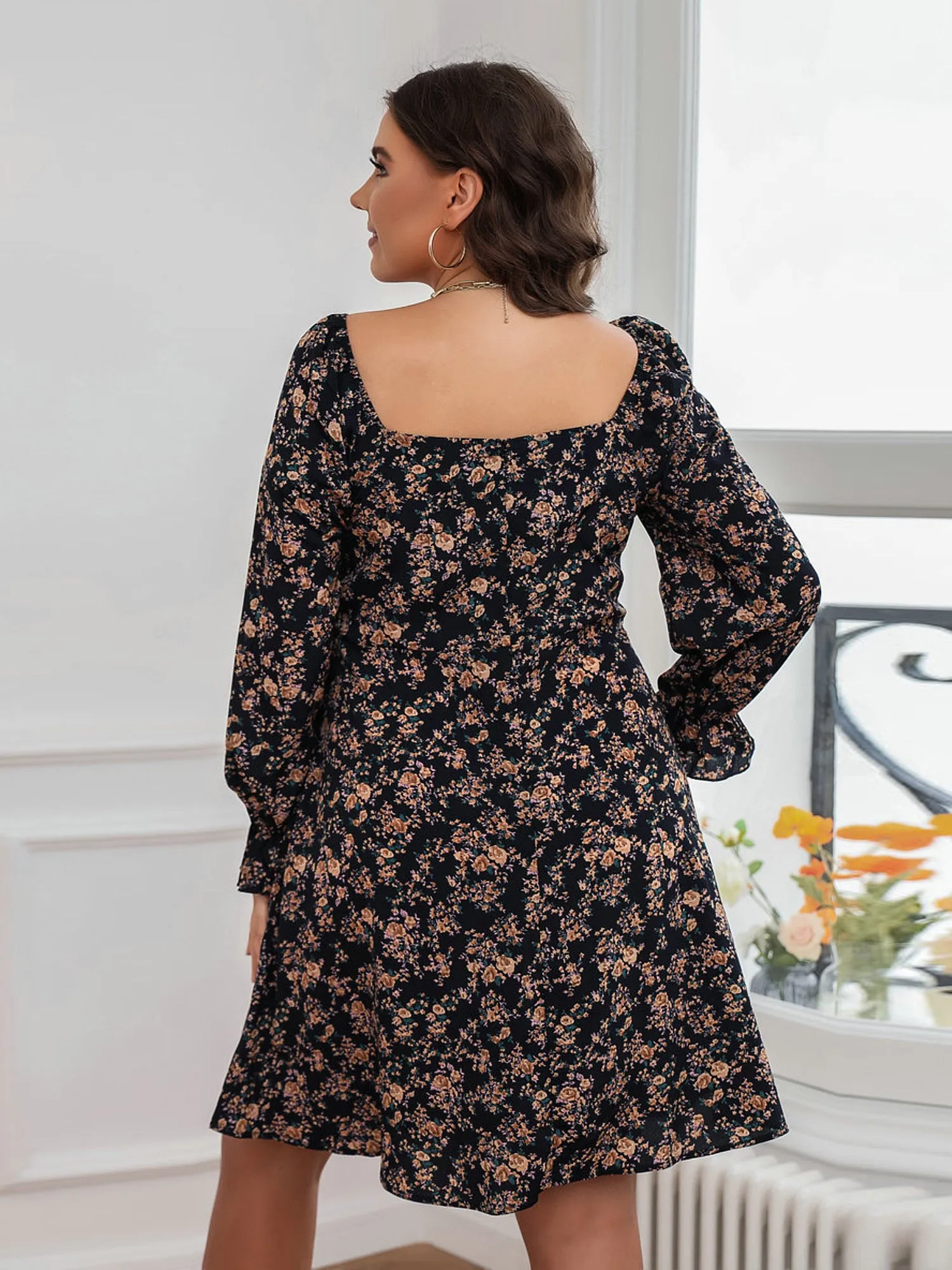 Midsize Sweetheart Neck Floral Midi Dress