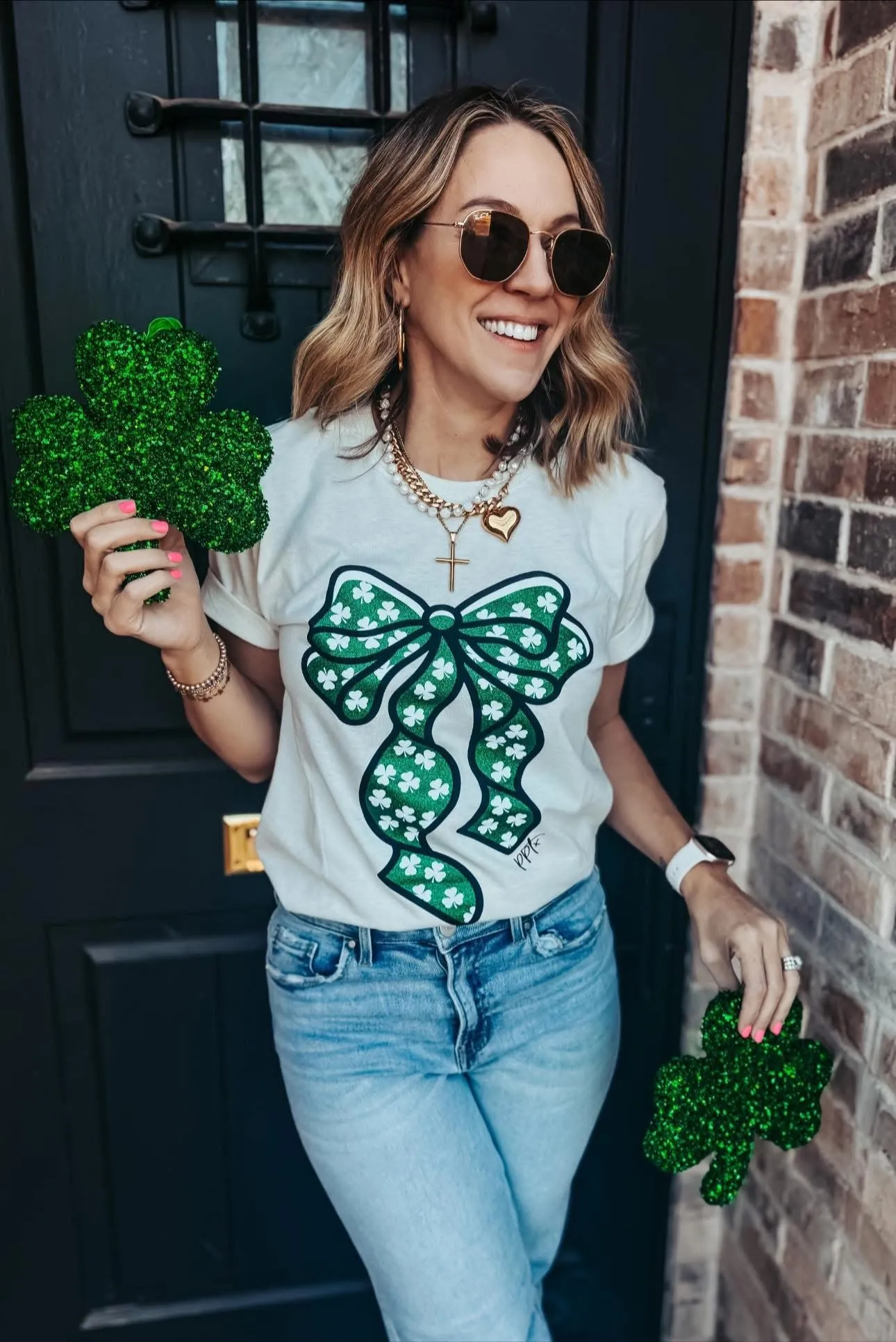 Shamrock Green Glitter Bow Vintage Natural Tee