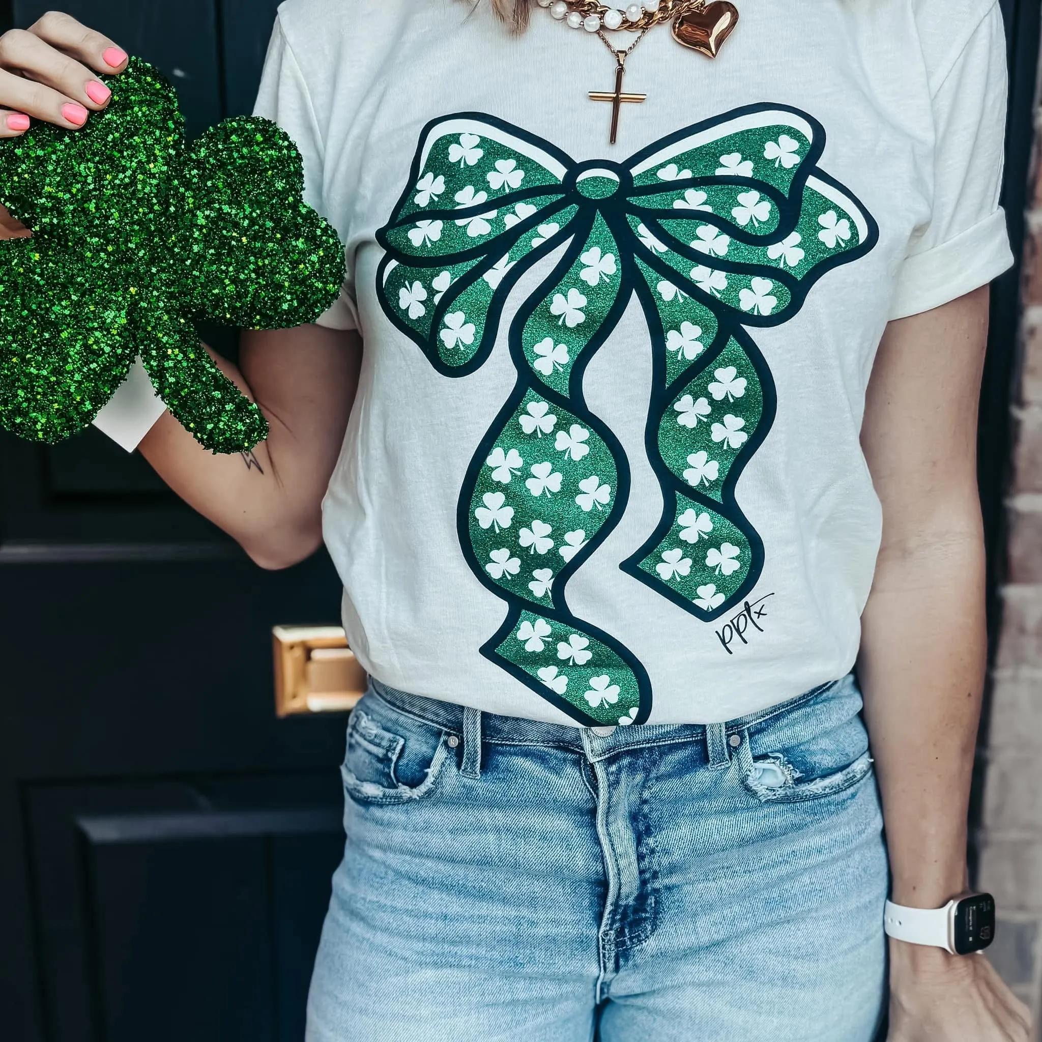 Shamrock Green Glitter Bow Vintage Natural Tee